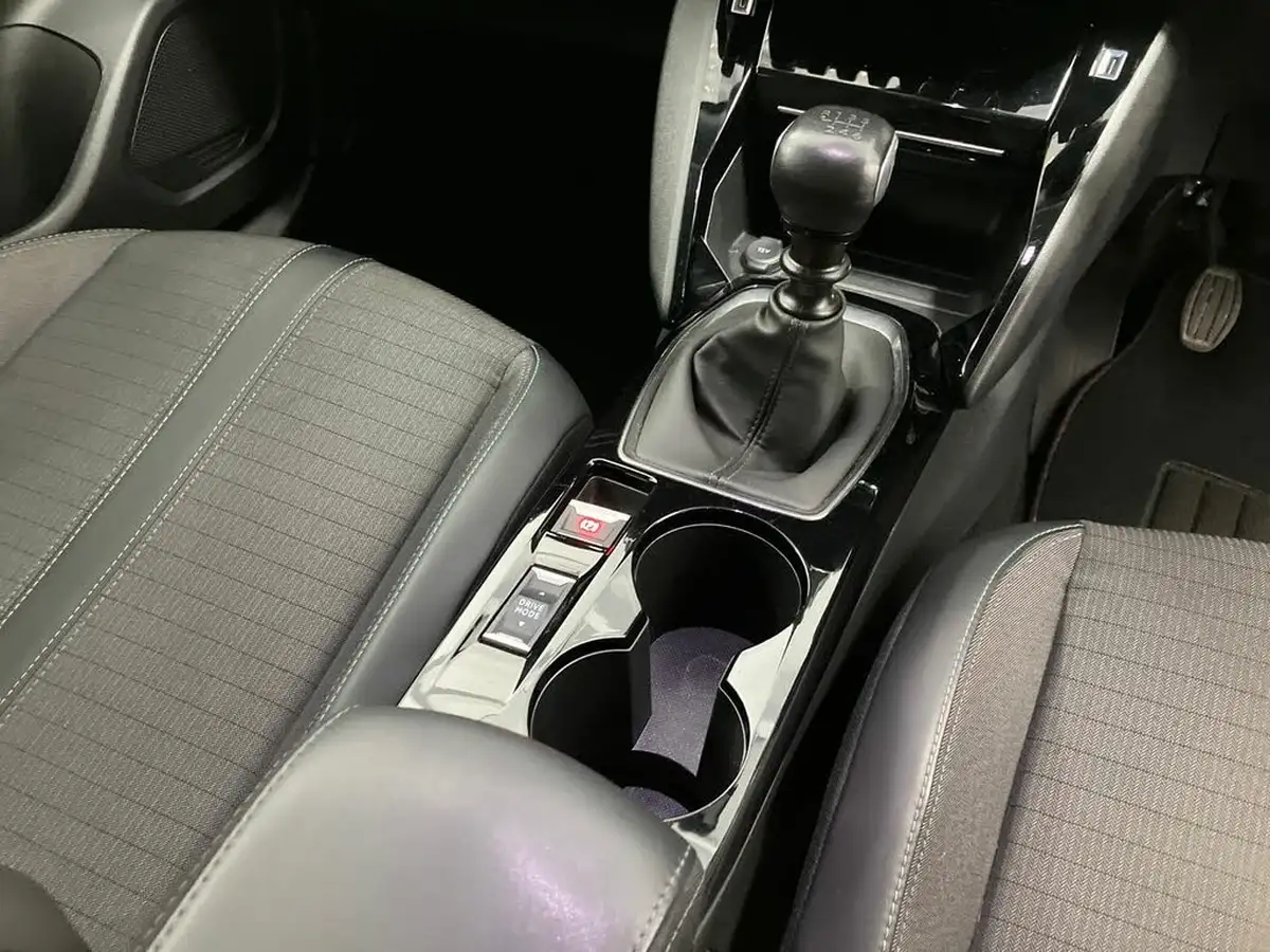 2021-peugeot-2008-suv-12-puretech-allure-premium-100bhp-big-16