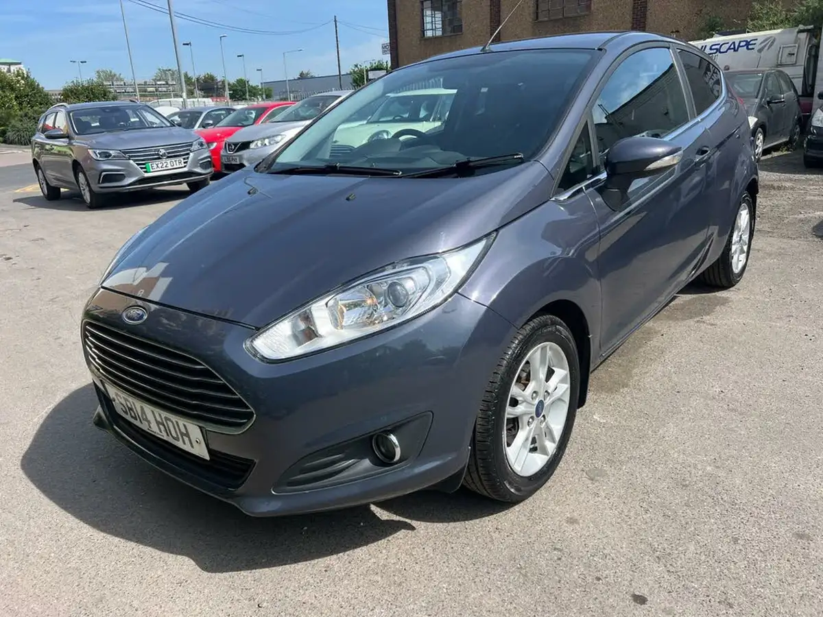 2014-ford-fiesta-10-zetec-100ps-ecoboost-ss-3d-big-17