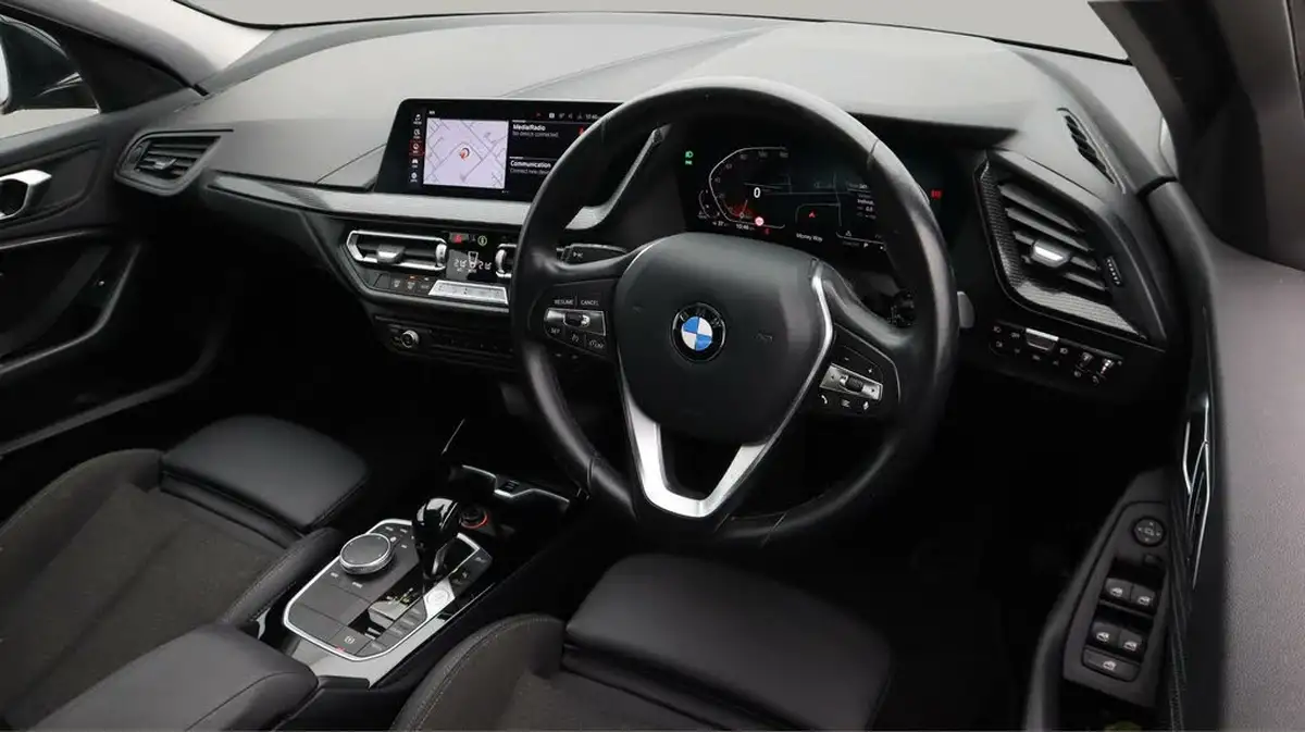 2022-bmw-1-series-15td-116d-sport-dct-big-9