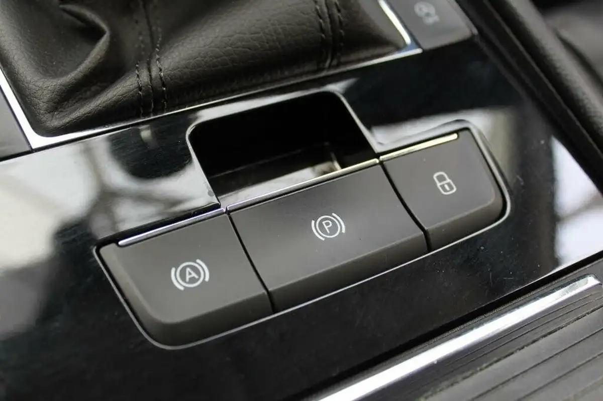 2015-skoda-superb-20tdi-scr-se-l-executive-190ps-hatchback-big-40