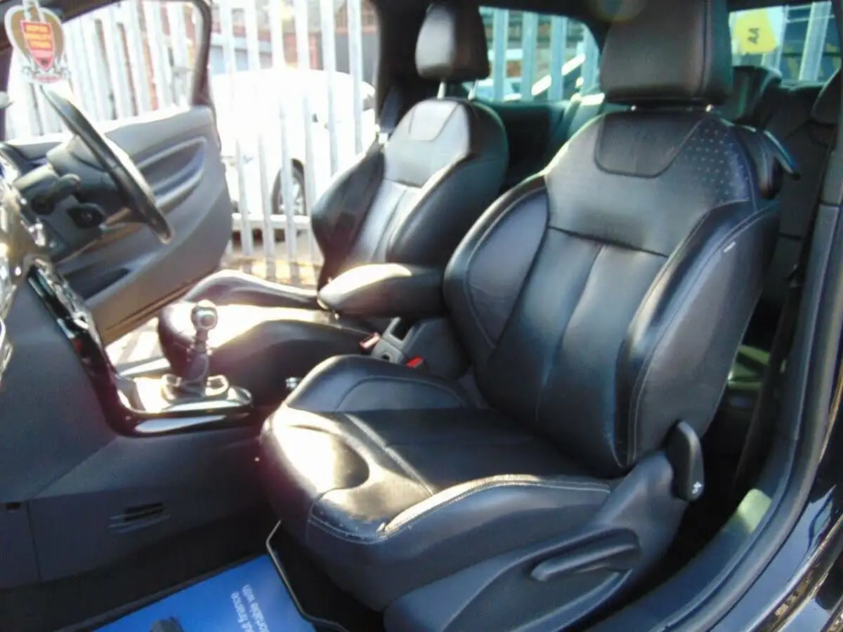 2014-citroen-ds3-16-dsport-plus-155ps-plus-big-11