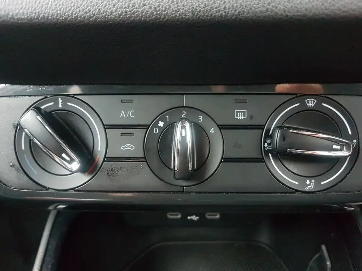 2022-skoda-fabia-10-tsi-colour-edition-109ps-big-10