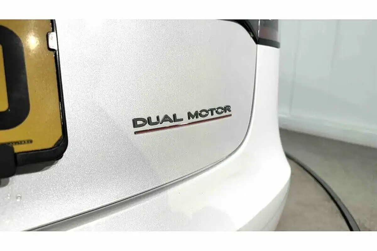 2020-tesla-model-3-e-performance-big-12