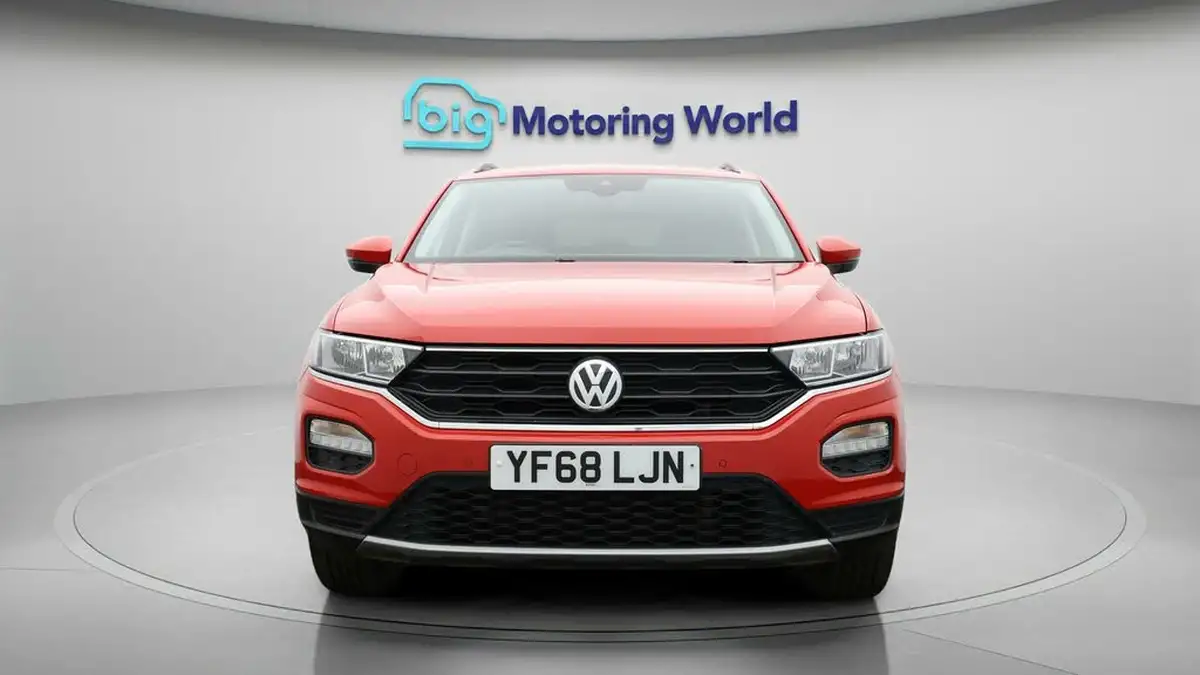 2018-volkswagen-t-roc-10-tsi-se-big-1
