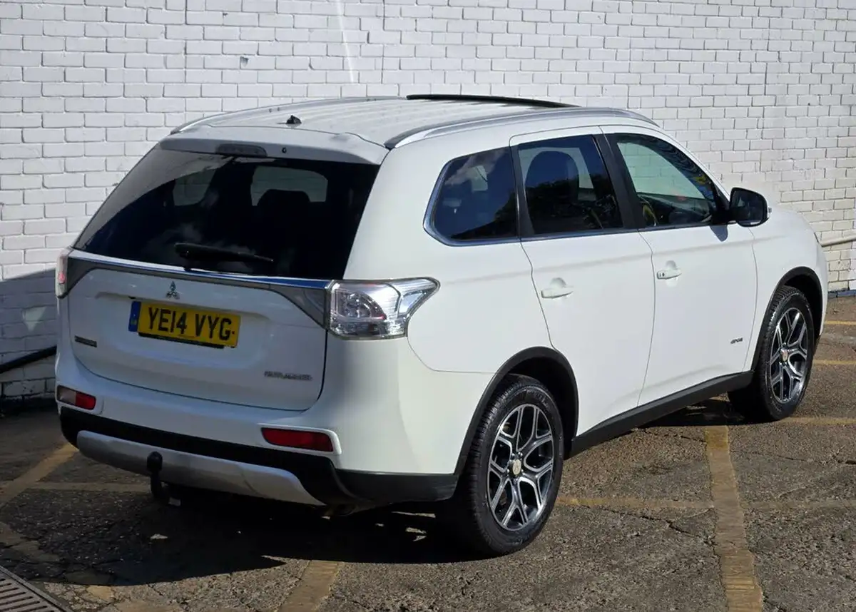 2014-mitsubishi-outlander-22di-d-gx4-big-33