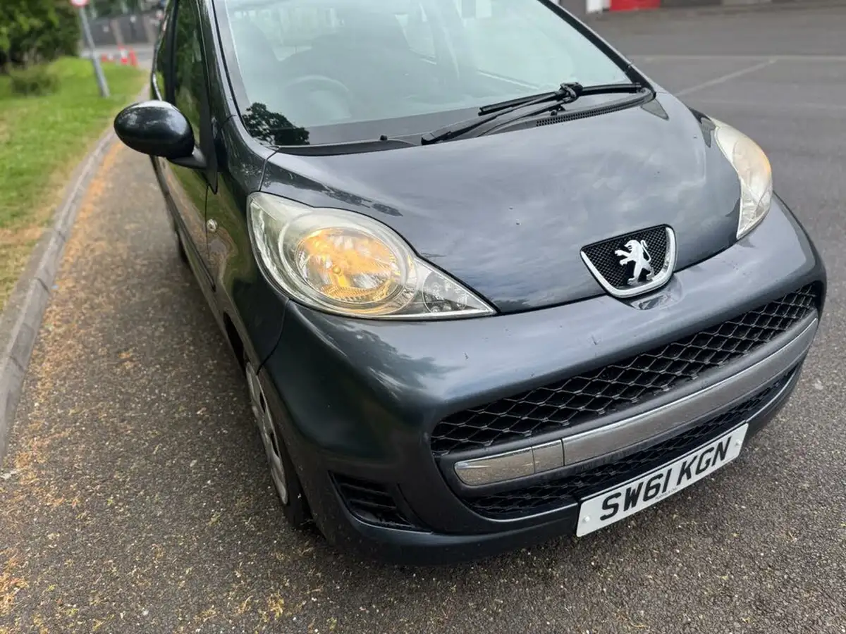2012-peugeot-107-10-urban-5d-big-5