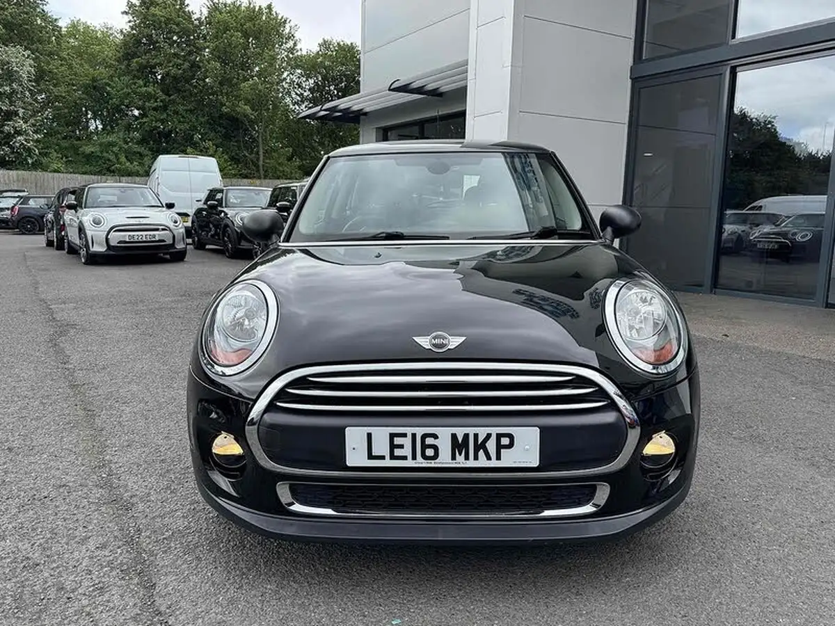 2016-mini-cooper-12-one-3d-auto-big-1