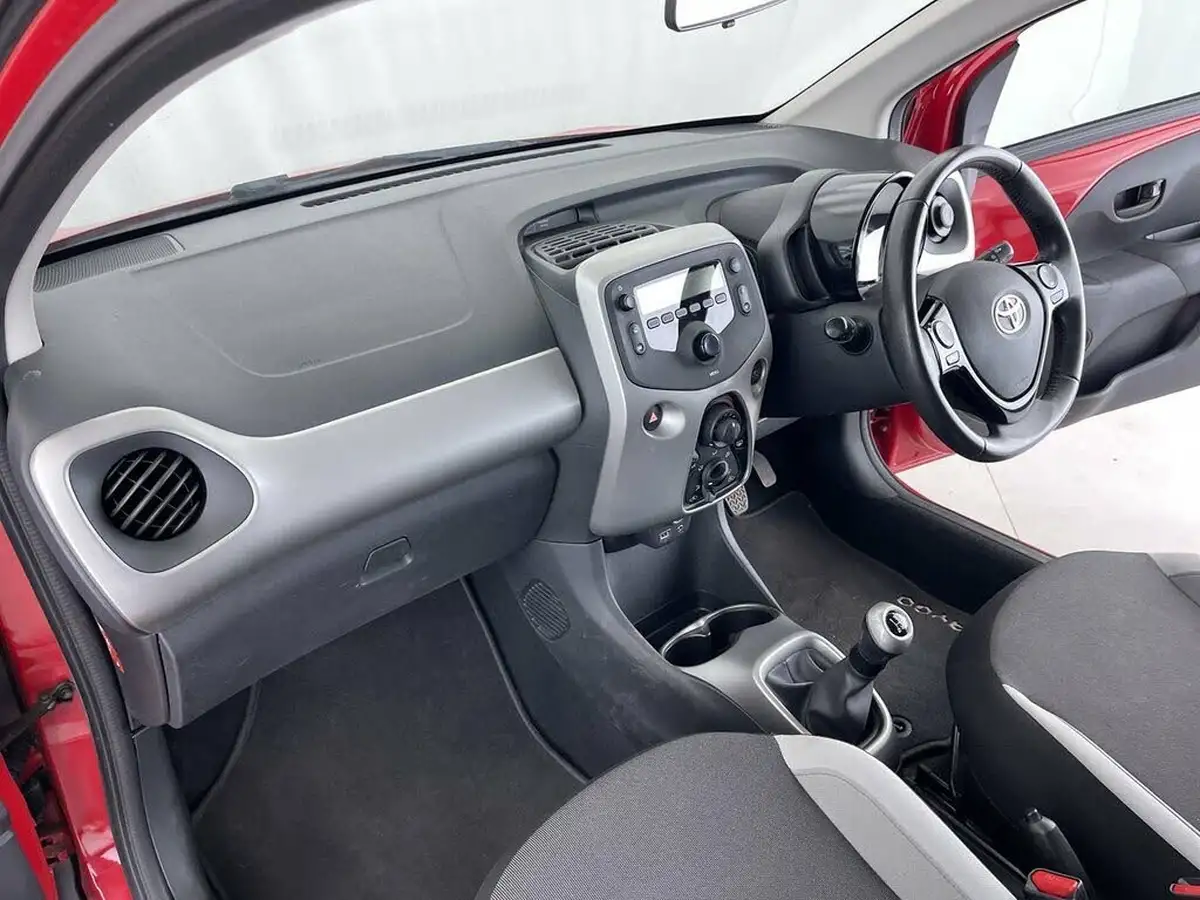 2015-toyota-aygo-10-vvt-i-x-play-3d-big-29