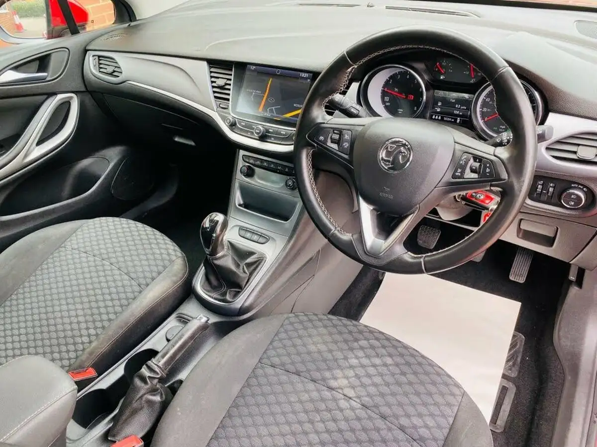 2018-vauxhall-astra-10i-turbo-tech-line-nav-ssecotec-hatchback-big-1