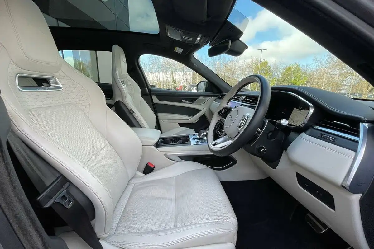 2023-jaguar-f-pace-20-d200-r-dynamic-hse-black-big-8