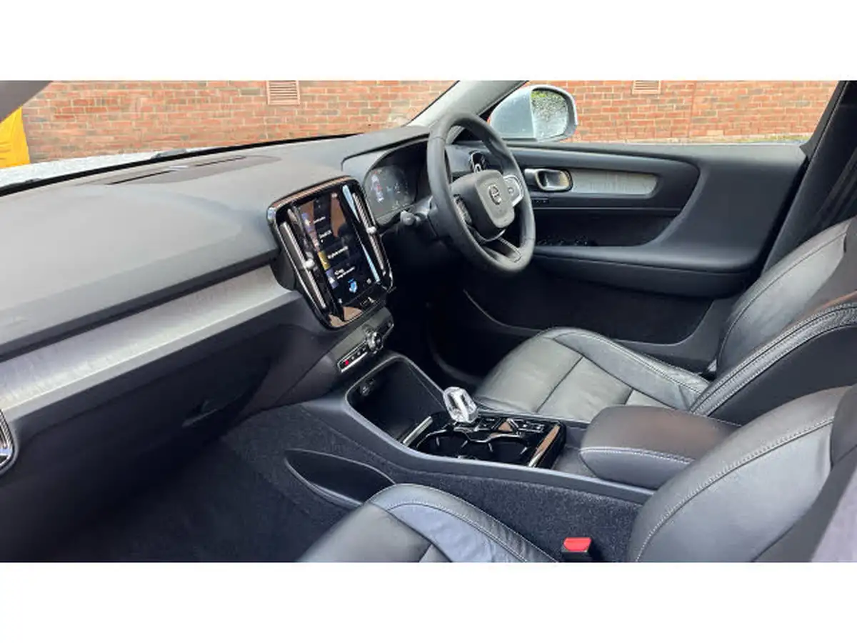 2021-volvo-xc40-15-t5-inscription-262bhp-big-3