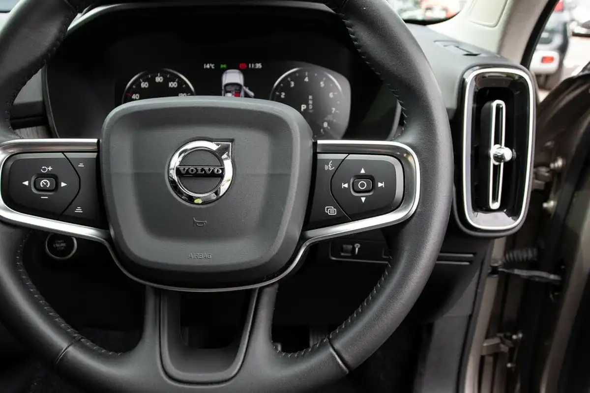 2020-volvo-xc40-15-t3-inscription-geartronic-big-19