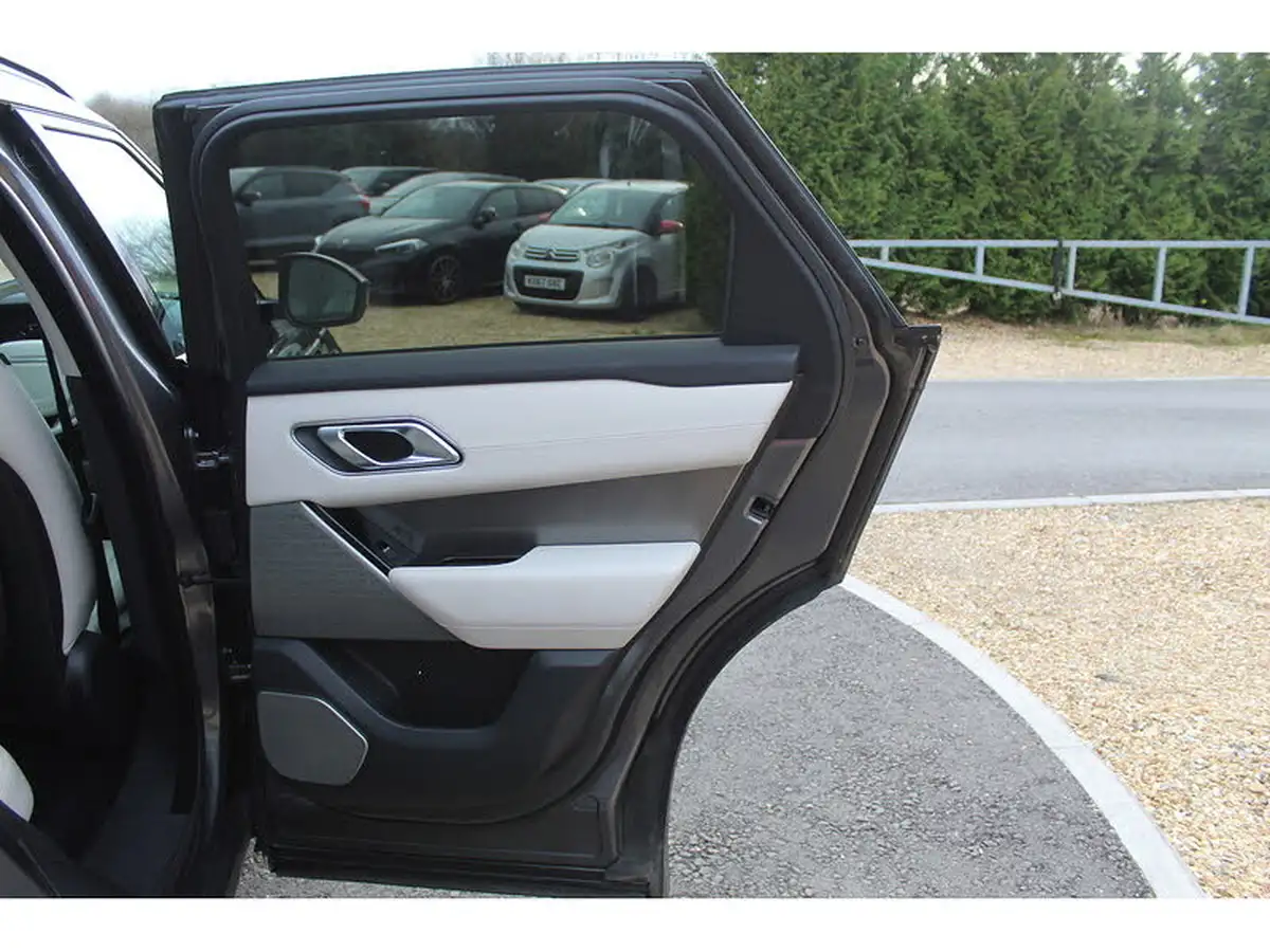 2019-land-rover-range-rover-velar-20-d240-hse-big-32