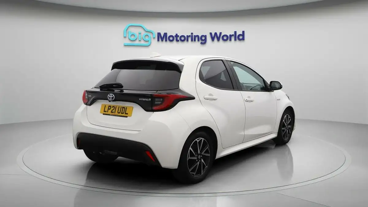 2021-toyota-yaris-15-vvt-i-design-big-7