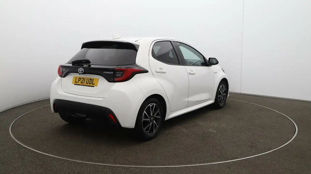 2021-toyota-yaris-15-vvt-i-design-big-48