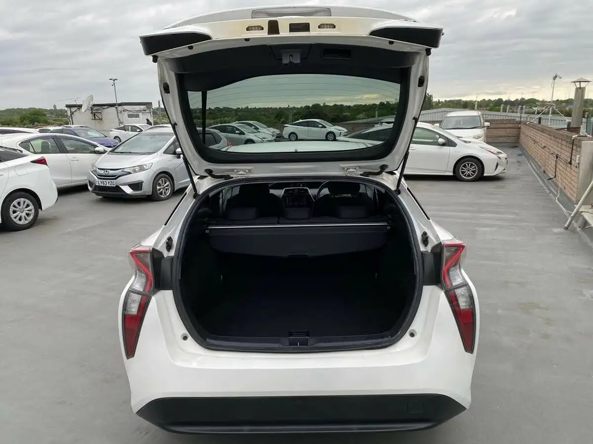 2017-toyota-prius-big-20