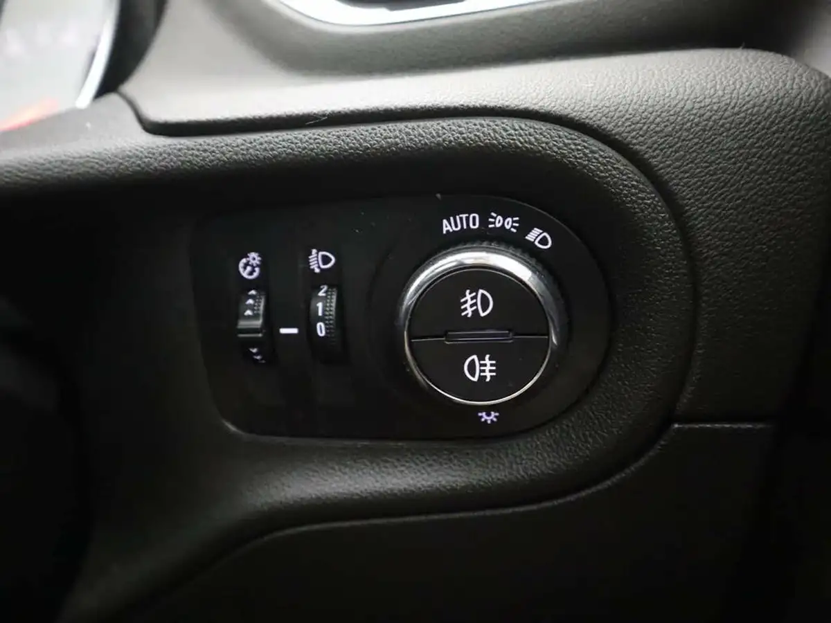 2020-vauxhall-grandland-x-12-elite-nav-big-27