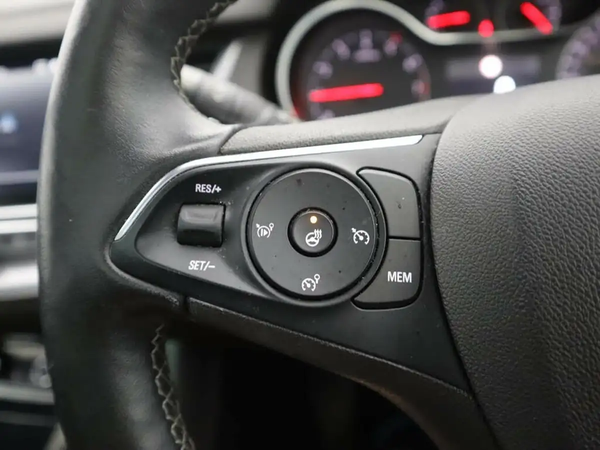 2020-vauxhall-grandland-x-12-elite-nav-big-23