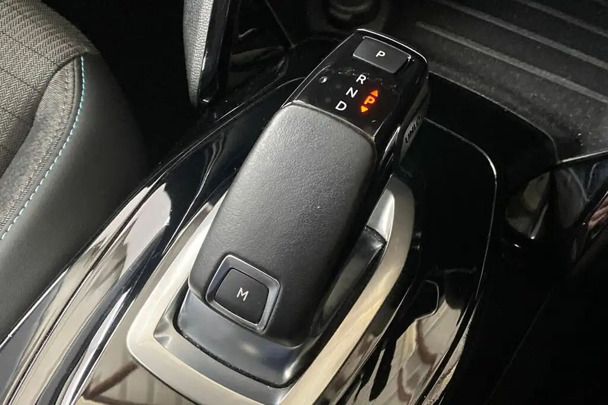 2021-peugeot-2008-suv-12-puretech-allure-130bhp-eat8-big-30