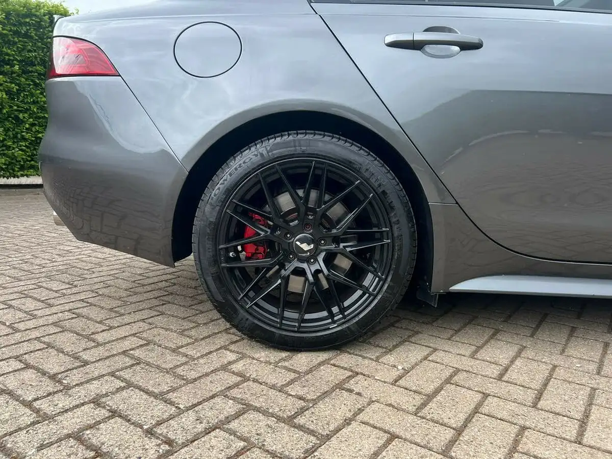 2016-jaguar-xe-20i-r-sport-240ps-big-48