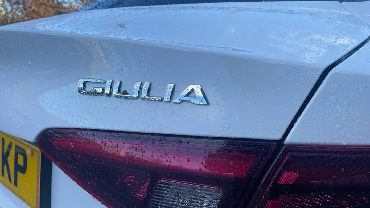 2022-alfa-romeo-giulia-20-sprint-197bhp-big-36