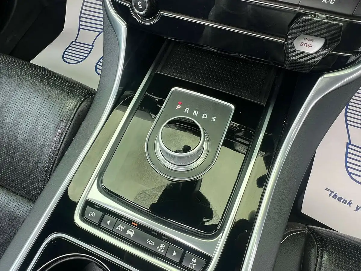 2016-jaguar-xe-20i-r-sport-240ps-big-24