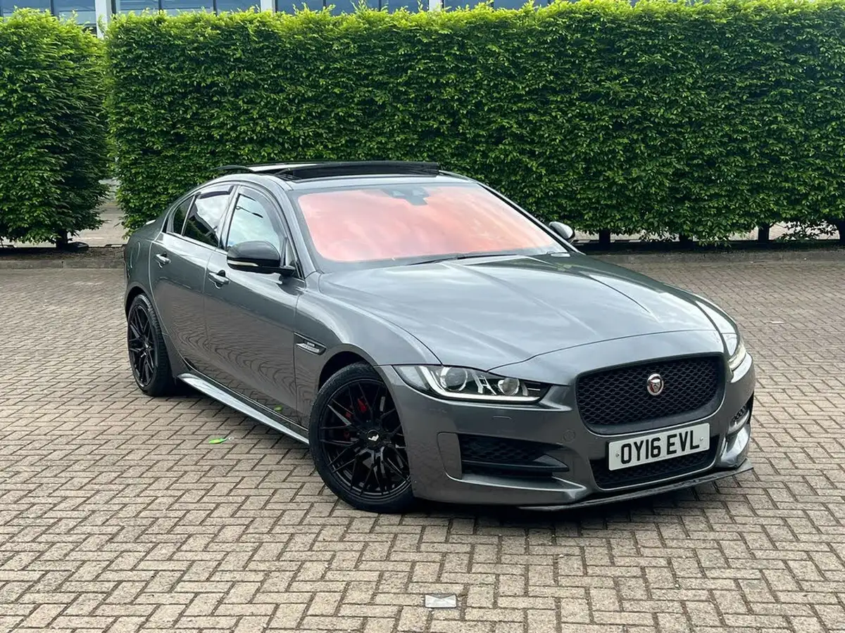 2016-jaguar-xe-20i-r-sport-240ps-big-0
