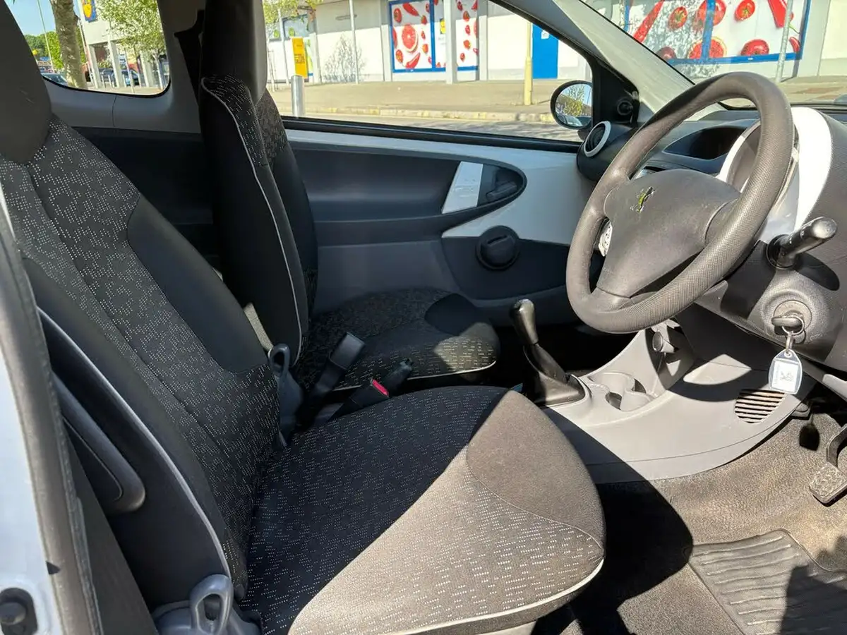 2011-peugeot-107-10-sportium-3d-big-8