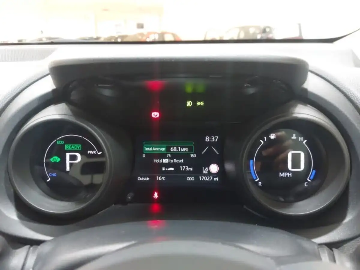 2022-toyota-yaris-15-vvt-i-design-big-14