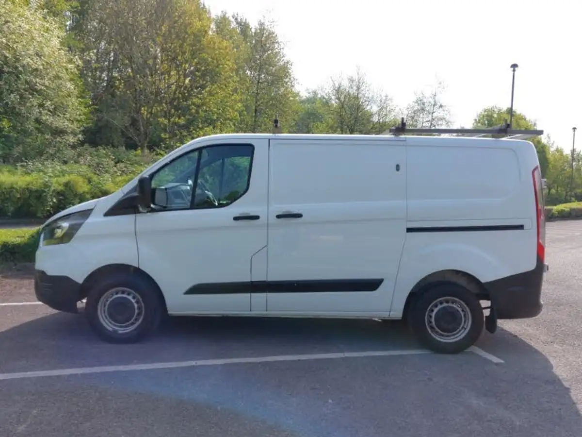 2018-ford-transit-custom-20tdci-300-l1h1-105pseu6-panel-van-big-3