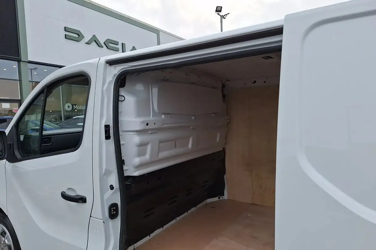 2023-renault-trafic-20dci-ll30-130-start-big-37