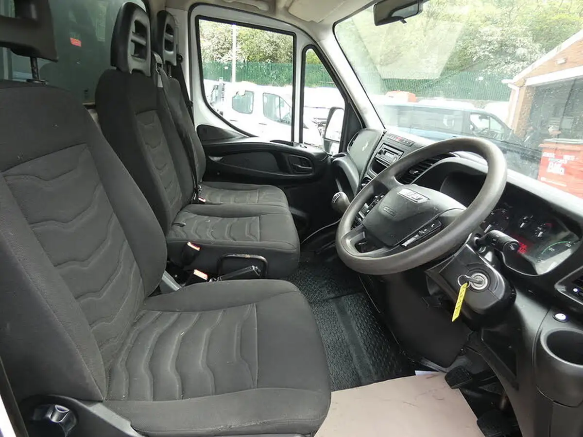 2016-iveco-daily-c-class-23td-35c13-3750-chassis-cab-big-1