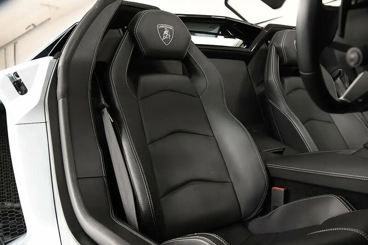 2015-lamborghini-aventador-65-lp-700-4-roadster-big-7