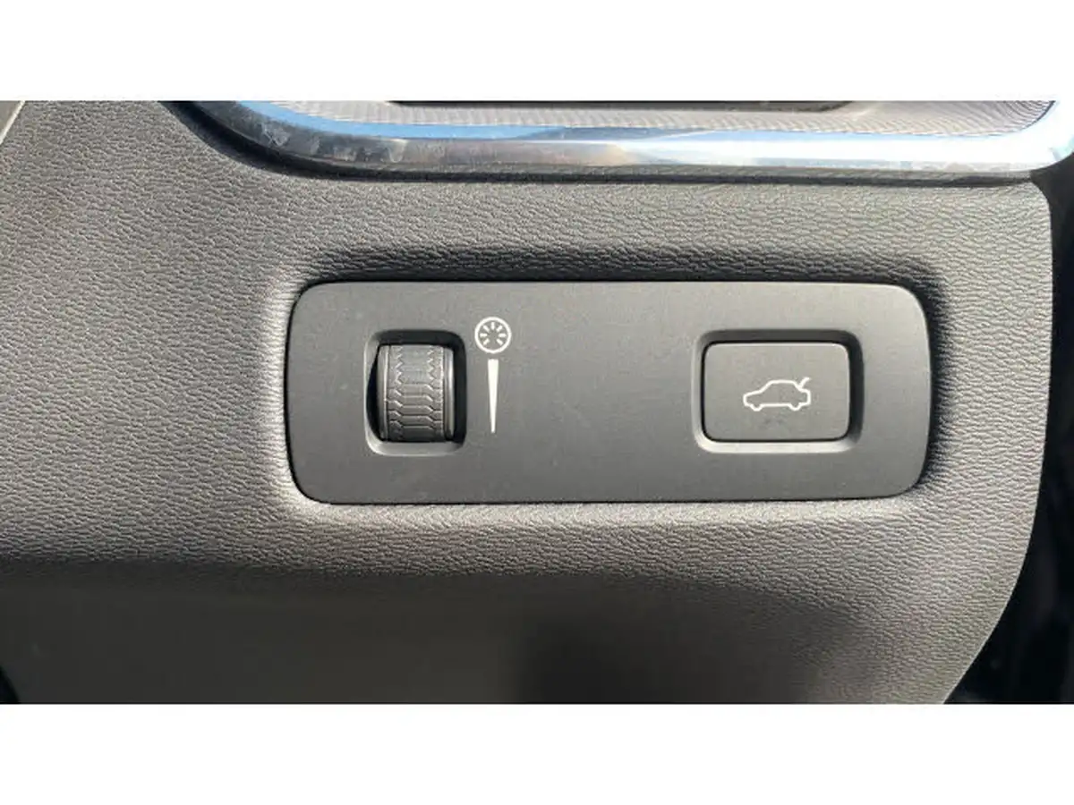 2022-volvo-xc60-20-b5-r-design-awd-big-37