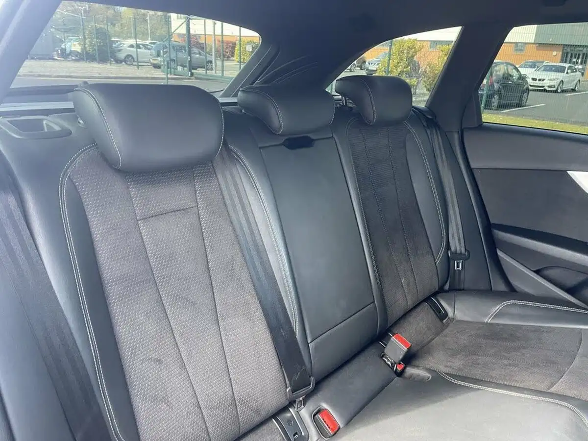 2017-audi-a4-avant-14-tfsi-s-line-big-10