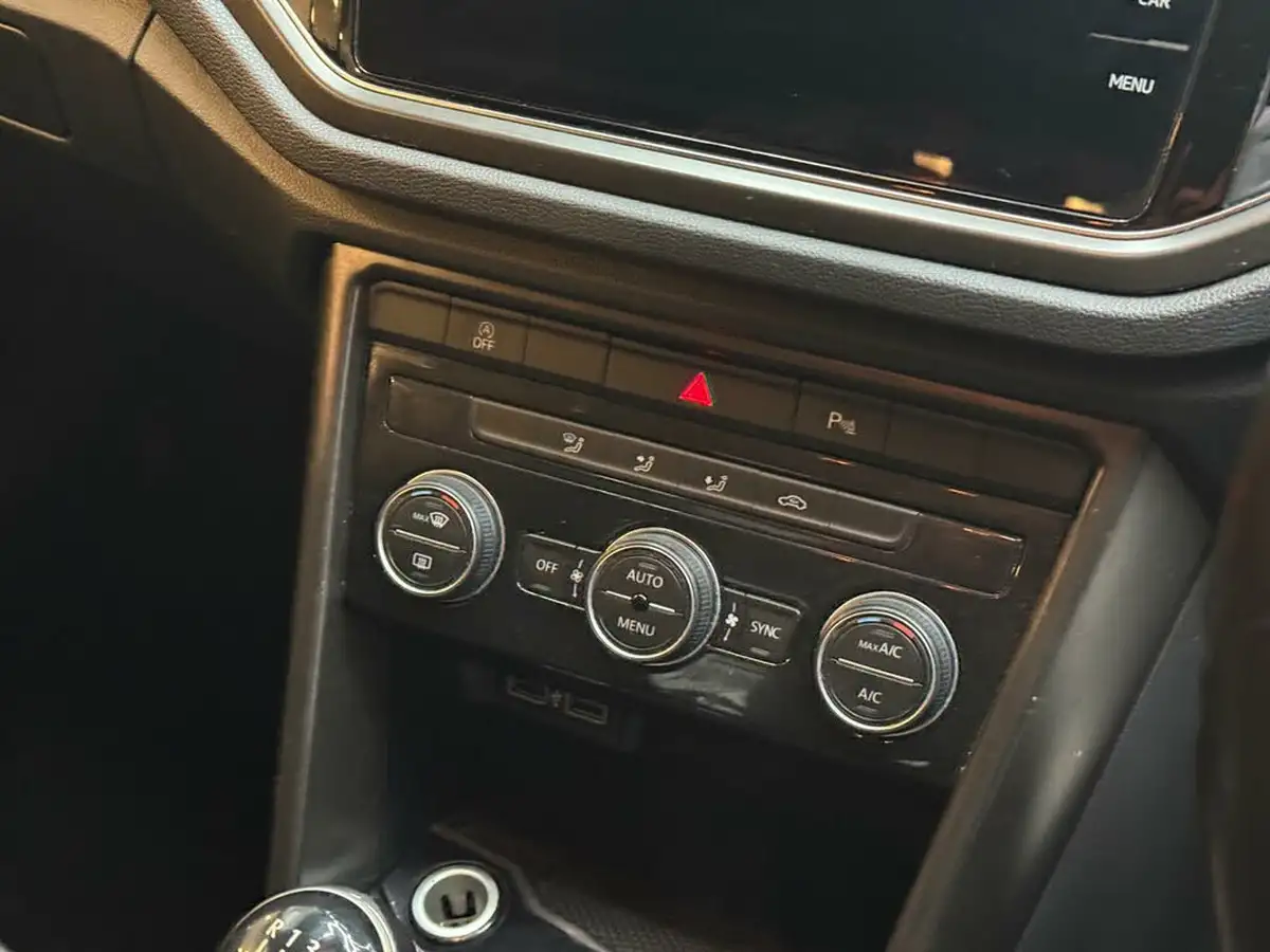 2019-volkswagen-t-roc-16tdi-se-big-23