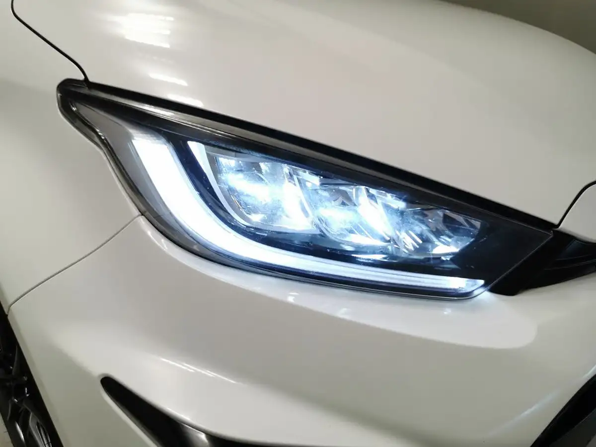 2021-toyota-yaris-16-gr-circuit-pack-big-4