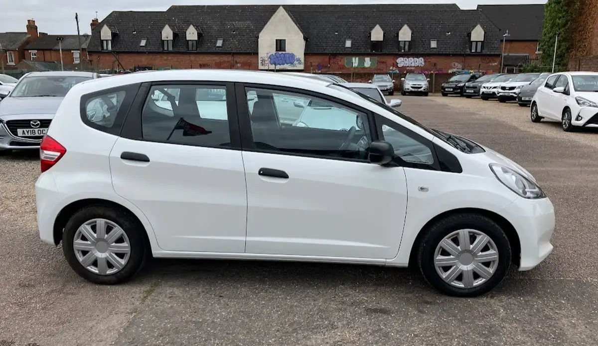 2015-honda-jazz-12-s-big-1