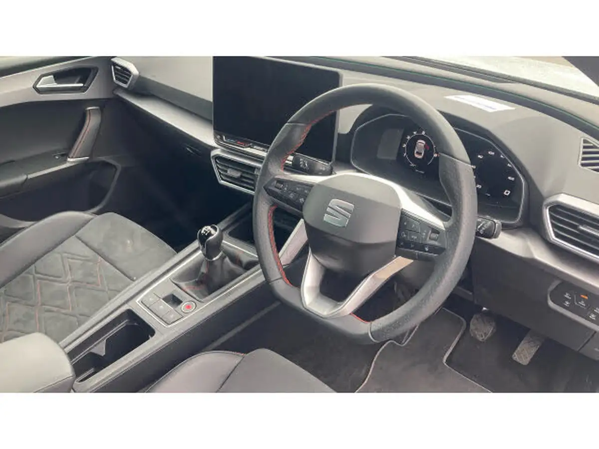2024-seat-leon-15-e-hybrid-fr-sport-estate-big-5