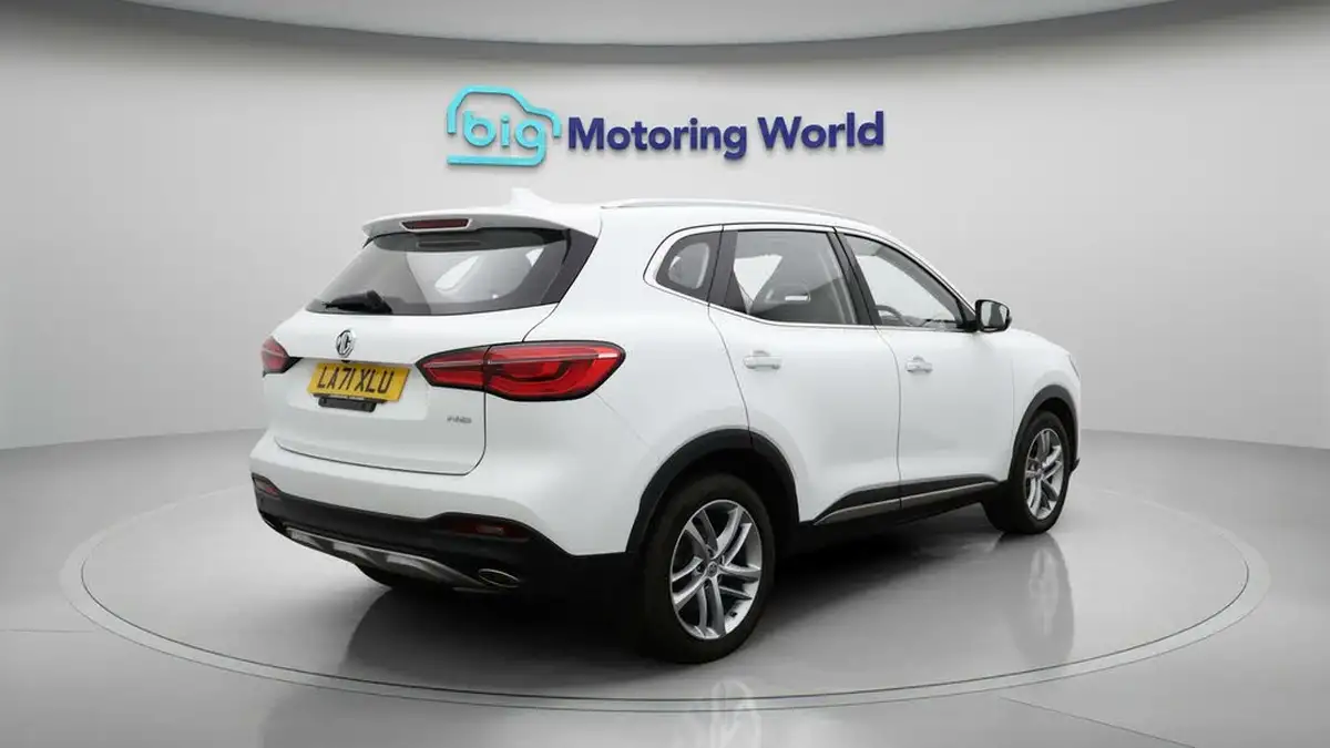 2022-mg-hs-15t-gdi-exclusive-162ps-big-7