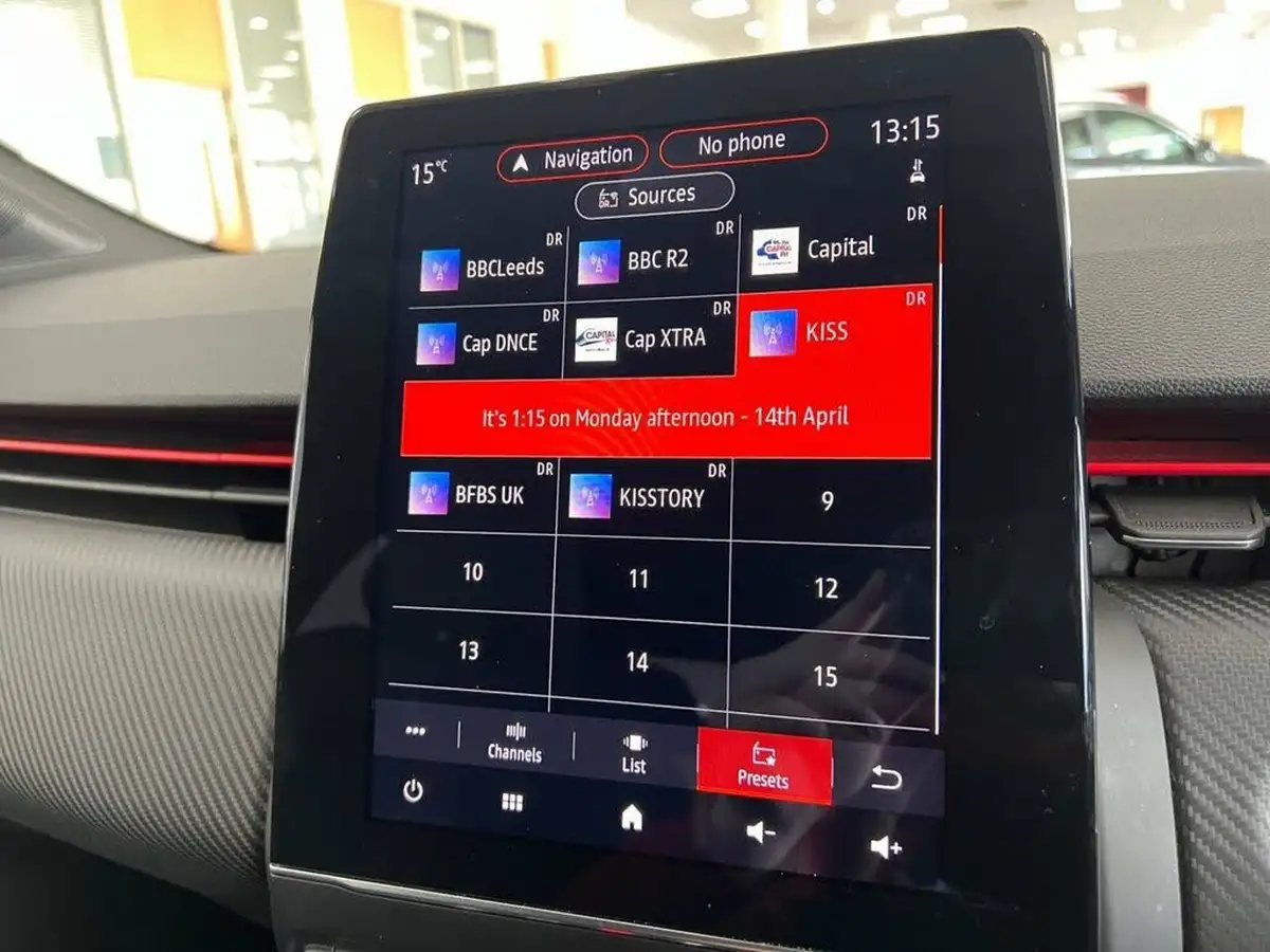 2020-renault-clio-13-tce-rs-line-big-21