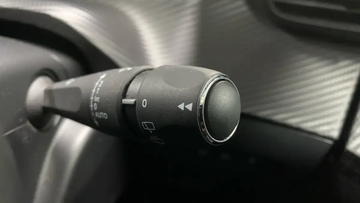 2022-peugeot-208-12-puretech-allure-100bhp-big-27