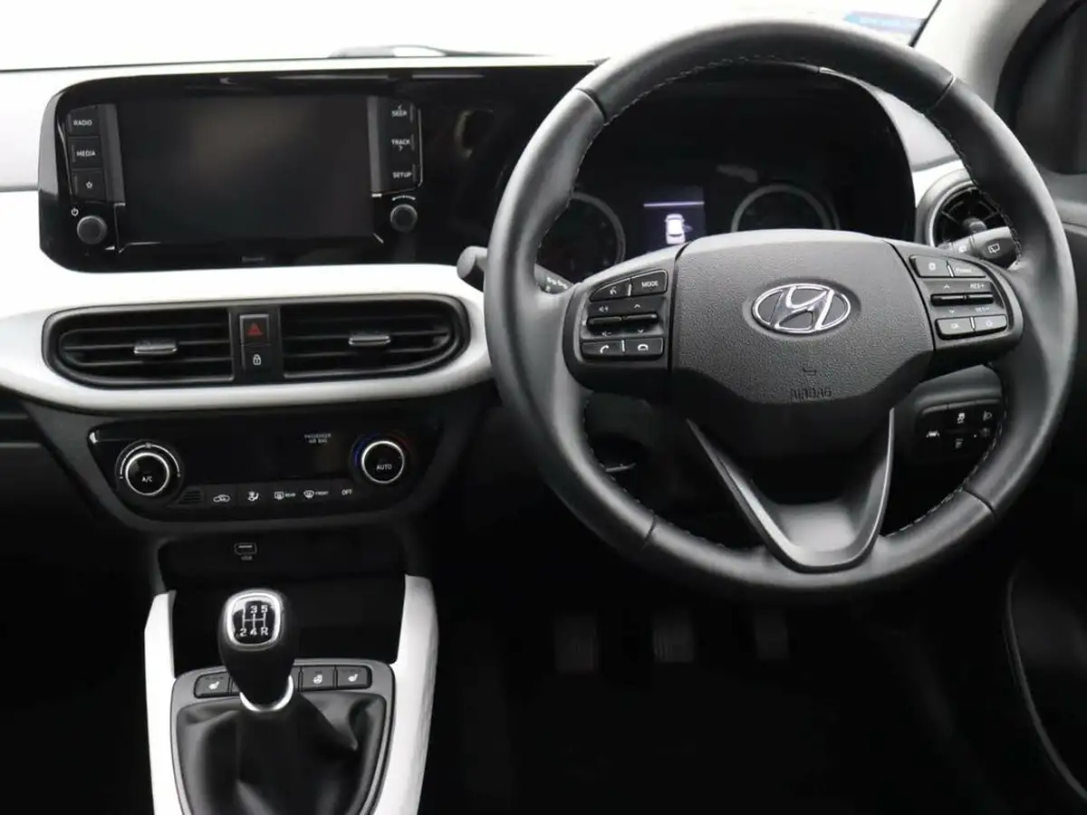2022-hyundai-i10-12-premium-big-13