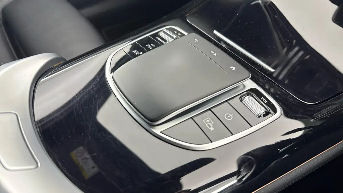 2022-mercedes-benz-eqc-e-eqc-400-amg-line-big-19