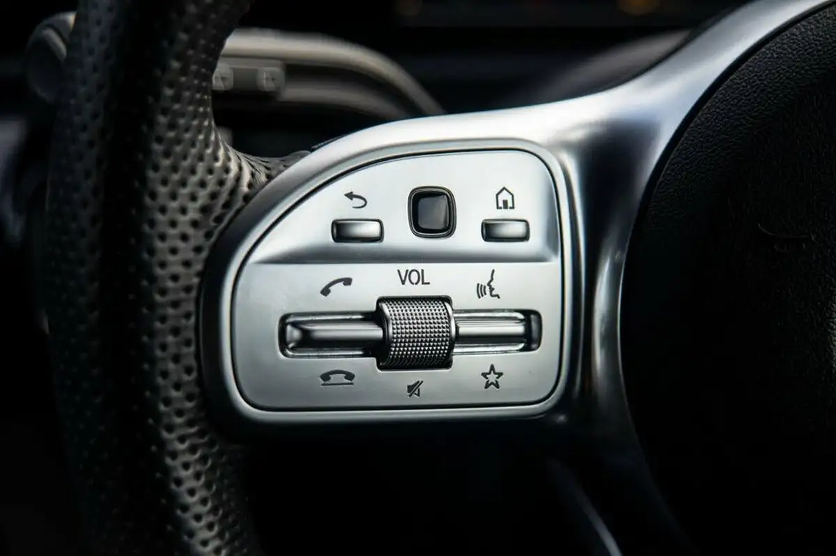 2020-mercedes-benz-a-class-13-a200-amg-line-hatchback-5d-big-11