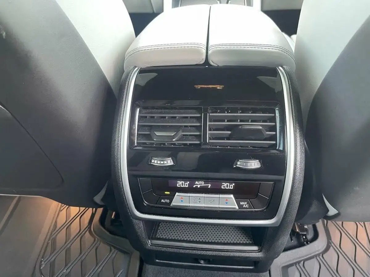 2020-bmw-x5-44-m-competition-big-27