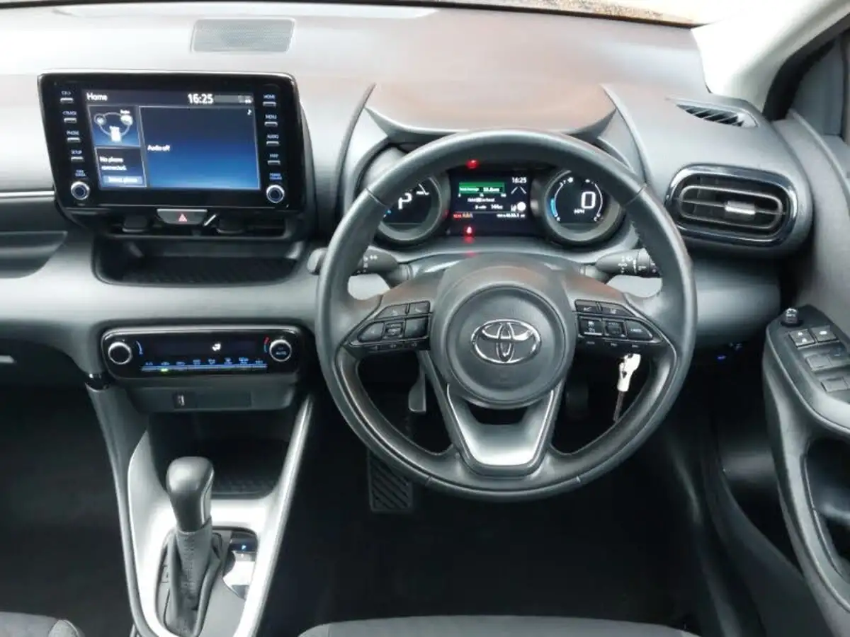 2022-toyota-yaris-15-vvt-i-design-big-6