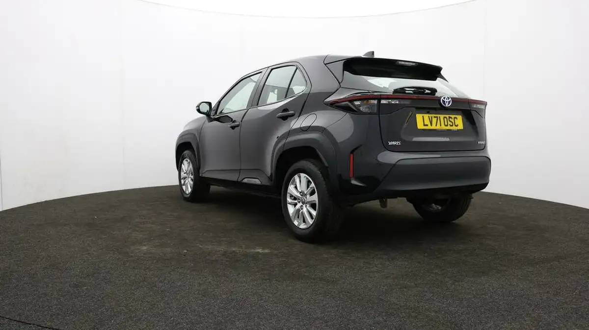 2021-toyota-yaris-cross-15-vvt-i-icon-big-69