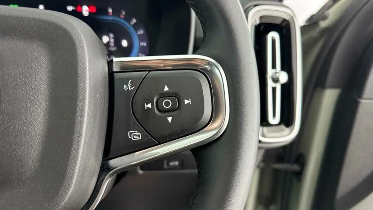 2024-volvo-xc40-20-b3-plus-big-20