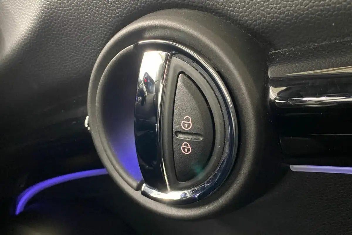 2023-mini-cooper-e-cooper-s-multitone-edition-big-35
